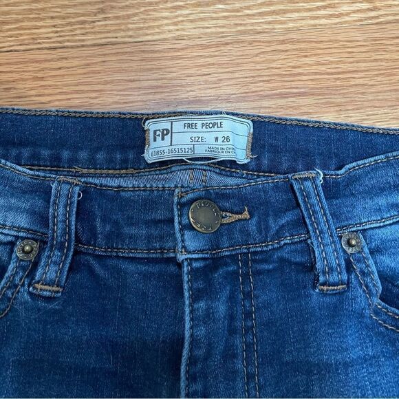 Vintage Free People Frayed Crop Skinny Jeans Distressed Denim Frayed Hem Size 27 - Picture 9 of 10